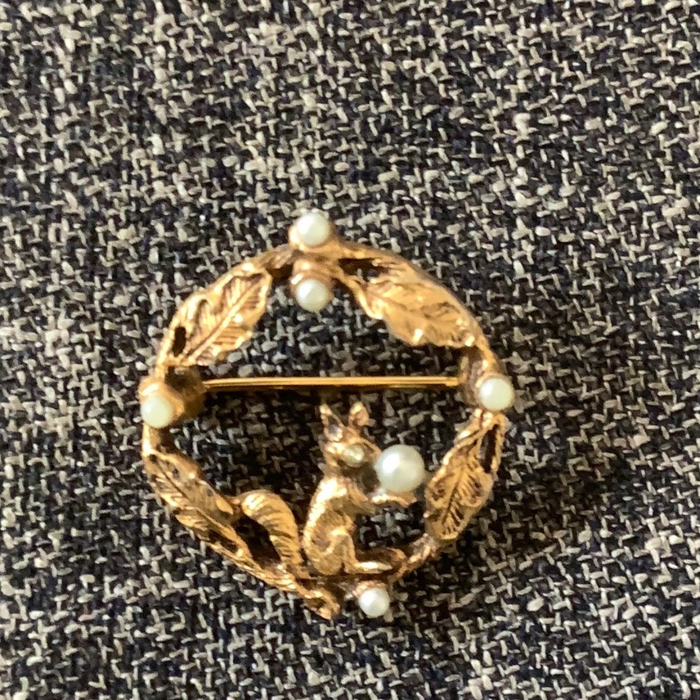 Vintage 1950’s Circle Pin
